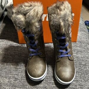 Northside Kids Brown Boots with Blue Accents